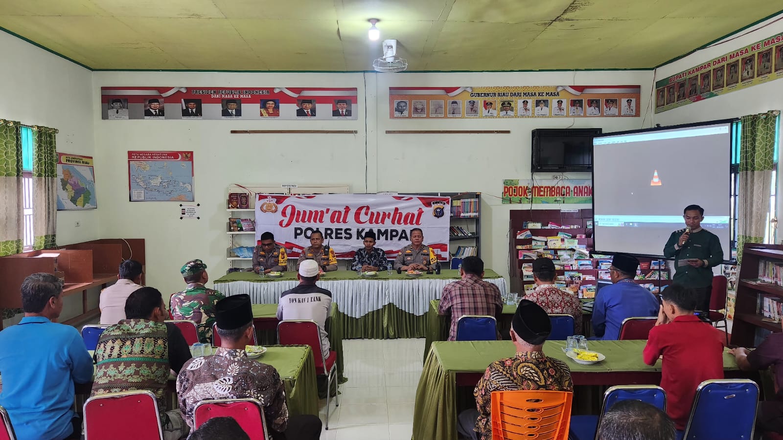 Jumat Curhat,  Sat Binmas Polres Kampar Dengar Curhat Warga Desa Laboy Jaya